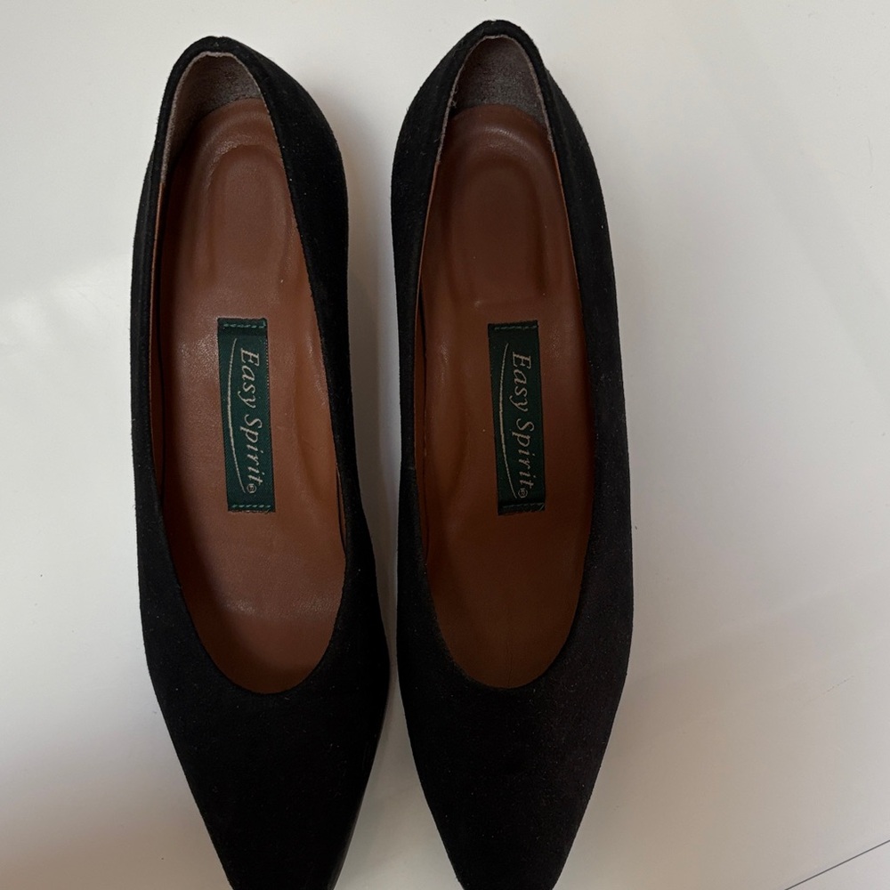 Easy Spirit Elegant Black Heels - Picture 2 of 8
